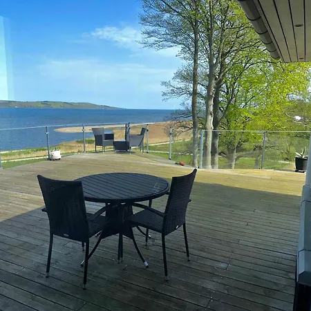 With Exceptional Sea View *
